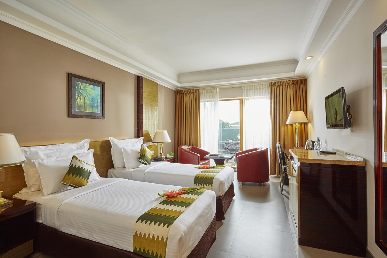 Hotel Bonanza Alappuzha Buitenkant foto