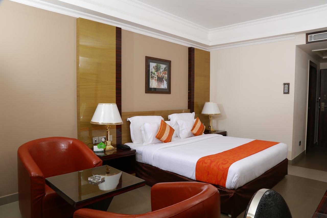 Hotel Bonanza Alappuzha Buitenkant foto