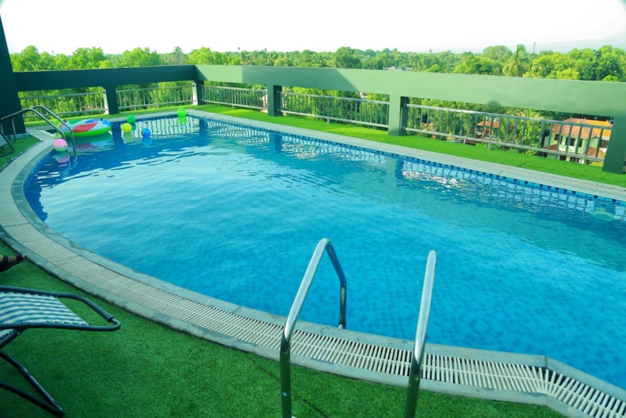 Hotel Bonanza Alappuzha Buitenkant foto