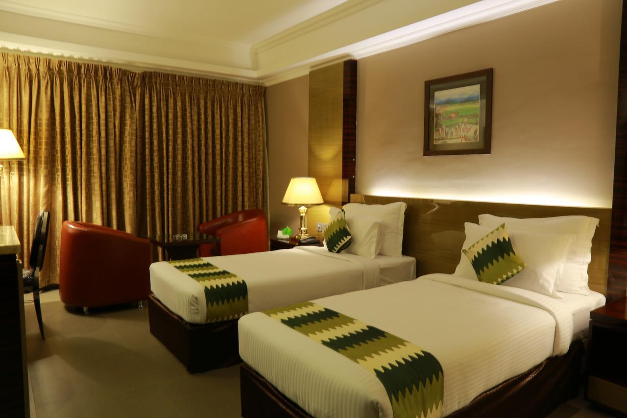 Hotel Bonanza Alappuzha Buitenkant foto