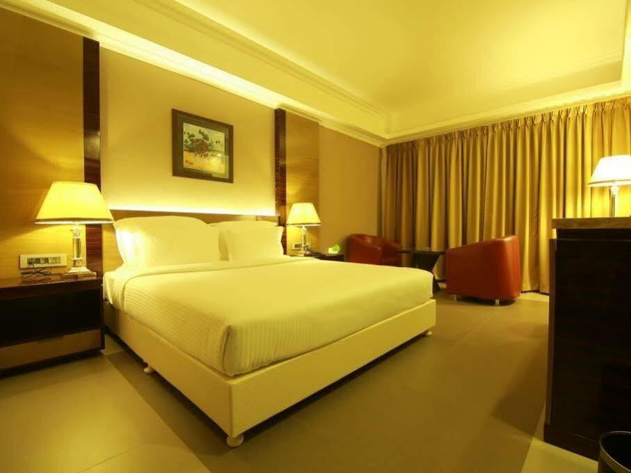 Hotel Bonanza Alappuzha Buitenkant foto